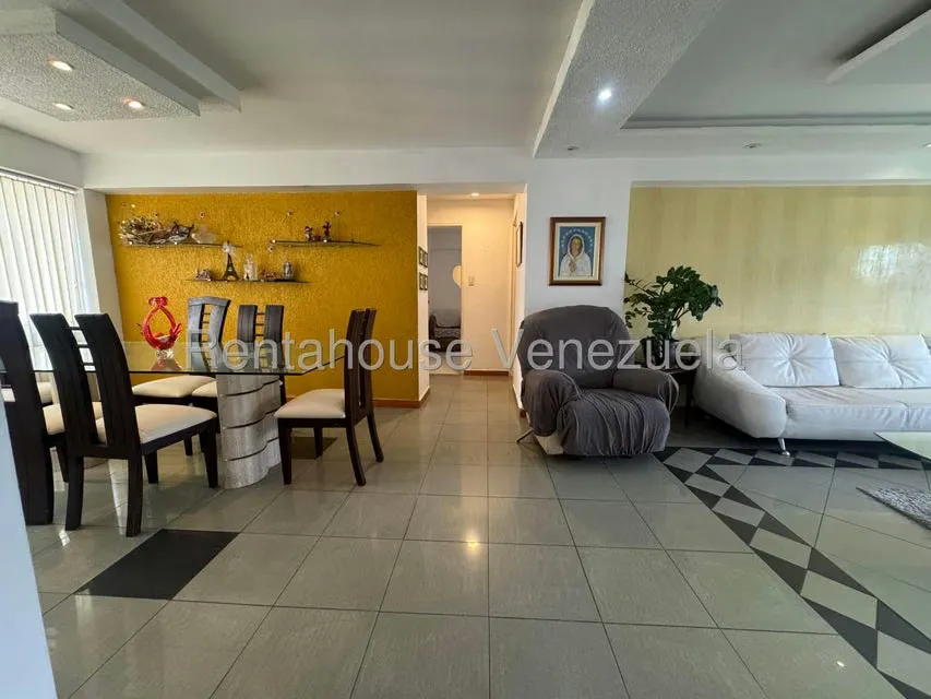 Apartamento (1 Nivel) en Alquiler en Santa Paula, Distrito Metropolitano - 6