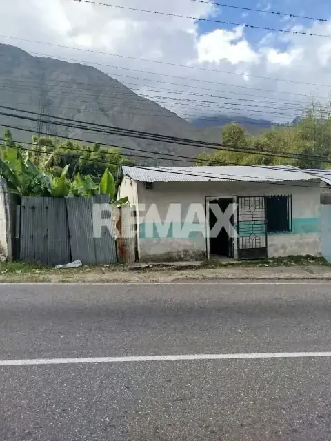 ¡Tu refugio en la montaña! Casa con amplio terreno en el clima ideal de Mendoza Fría