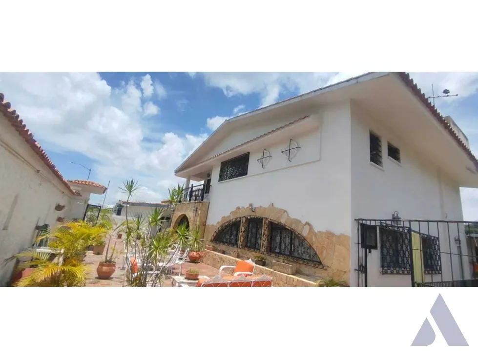 Cumbres de Curum se vende casa en calle cerrada 889m2 Trr 600m2 constr