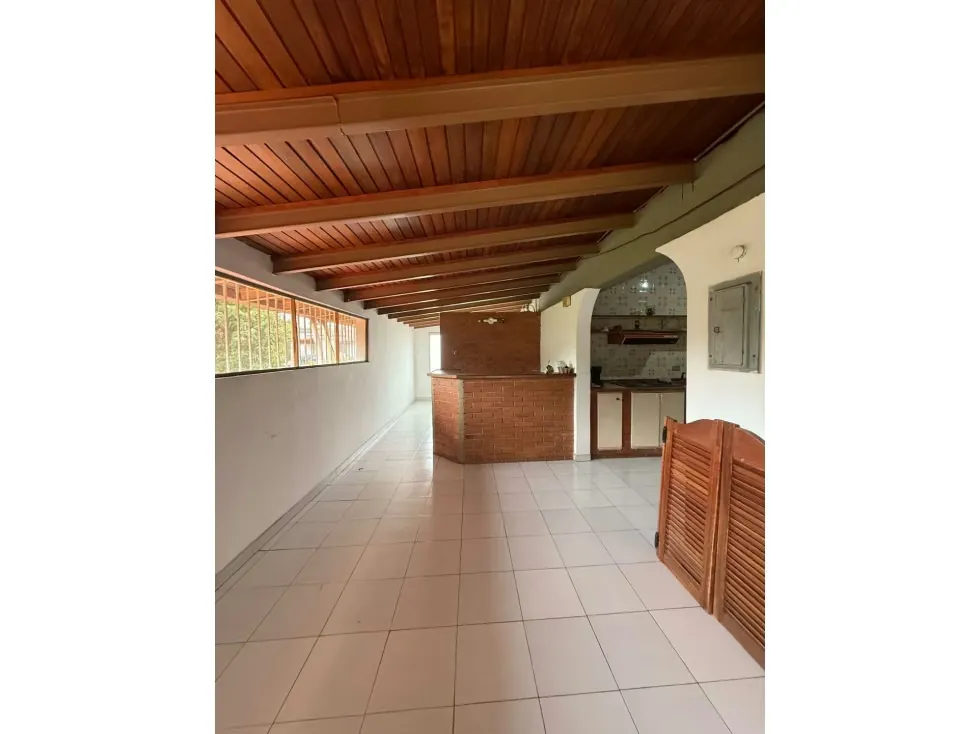 Alquilo anexo para showroom 180m2 Terrazas del Club Hipico 8992 - 8