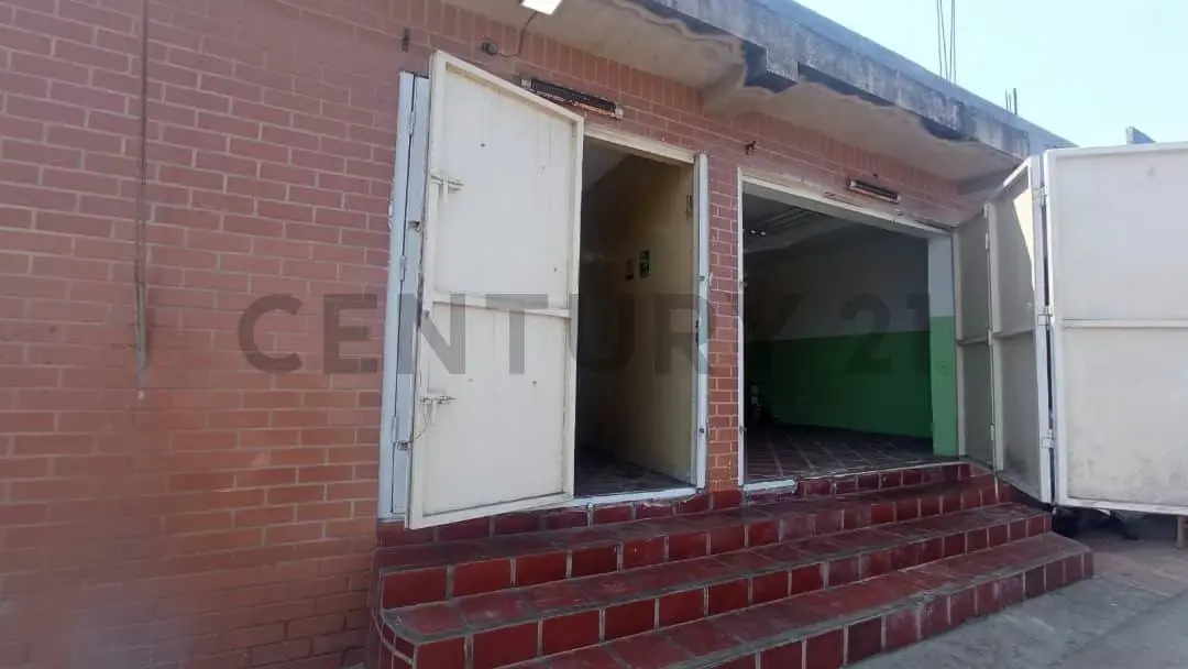 ML - Venta de Local Comercial en Playa Verde - 2
