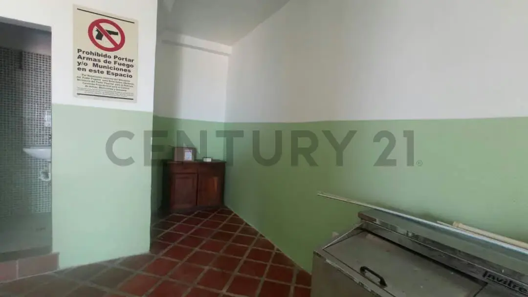 ML - Venta de Local Comercial en Playa Verde - 5