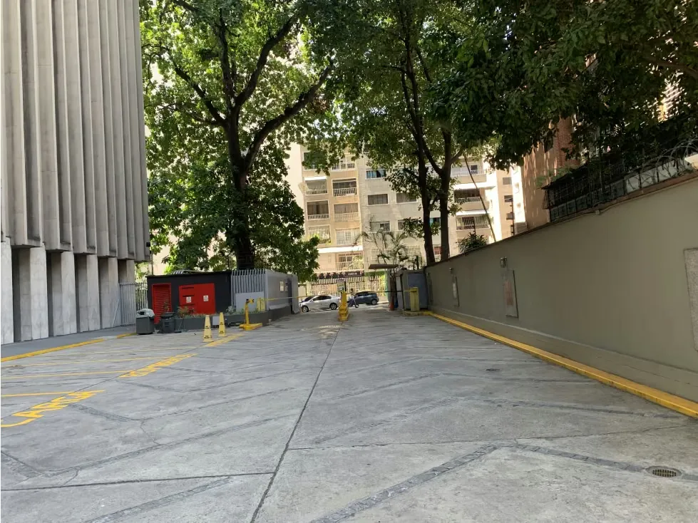 En Venta Local Comercial, a pie de calle, Los Palos Grandes 564,47M² - 2