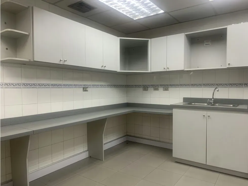 En Venta Local Comercial, a pie de calle, Los Palos Grandes 564,47M² - 13