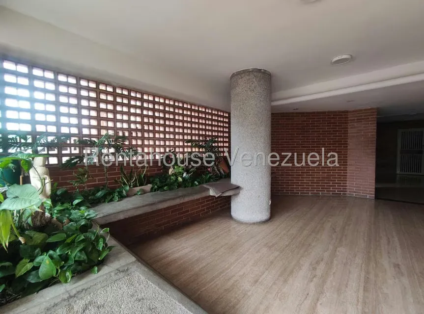 Apartamento (1 Nivel) en Venta en Prados del Este, Distrito Metropolitano - 2