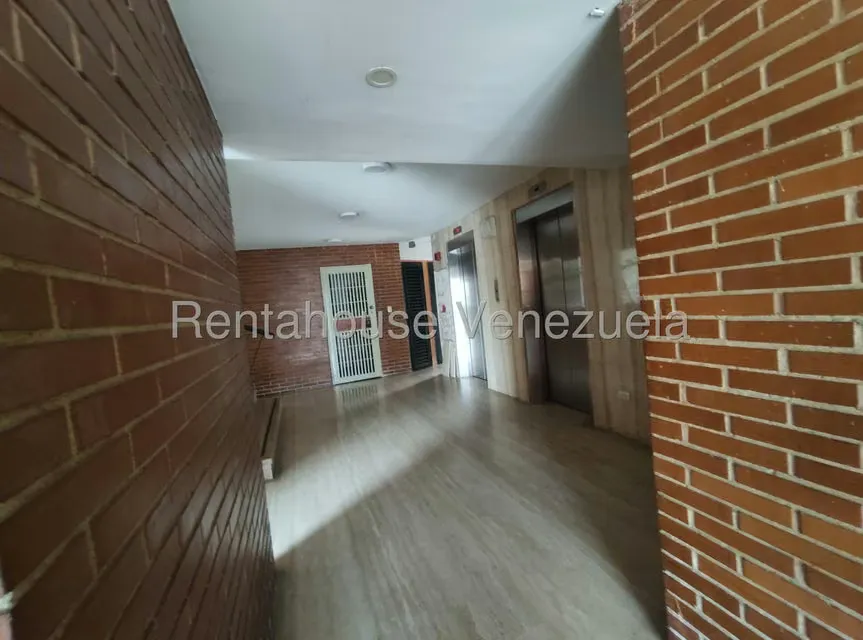 Apartamento (1 Nivel) en Venta en Prados del Este, Distrito Metropolitano - 3