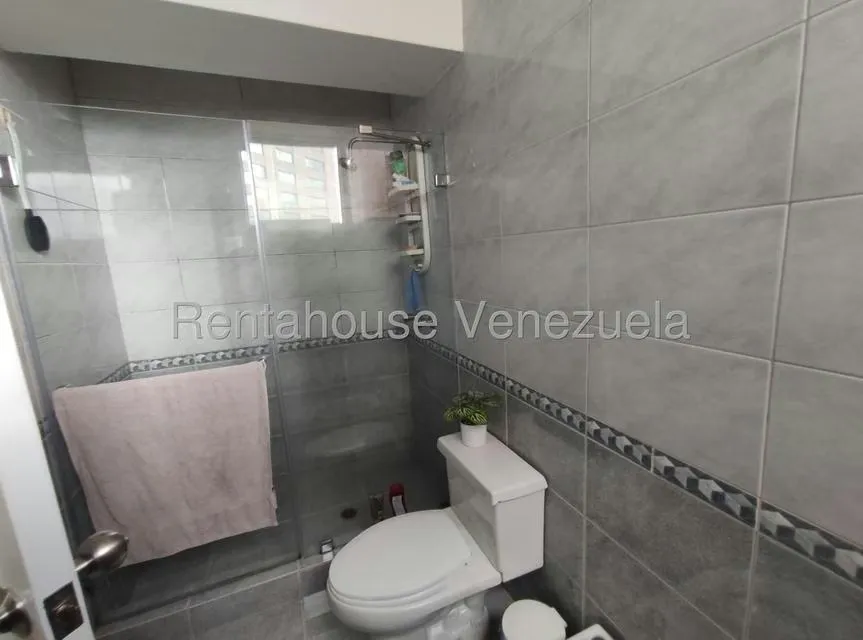 Apartamento (1 Nivel) en Venta en Prados del Este, Distrito Metropolitano - 21