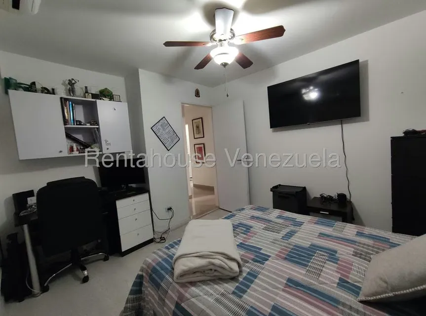 Apartamento (1 Nivel) en Venta en Prados del Este, Distrito Metropolitano - 24