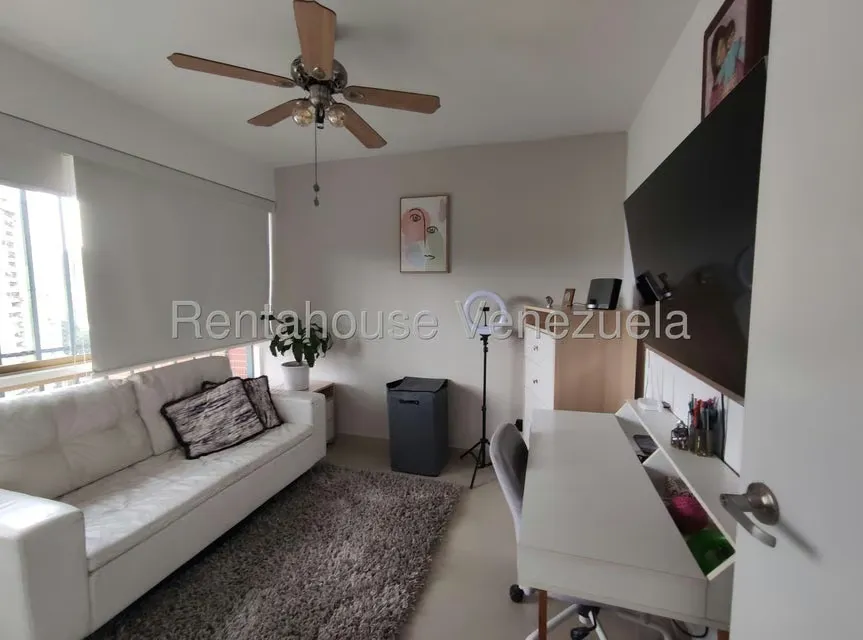 Apartamento (1 Nivel) en Venta en Prados del Este, Distrito Metropolitano - 25