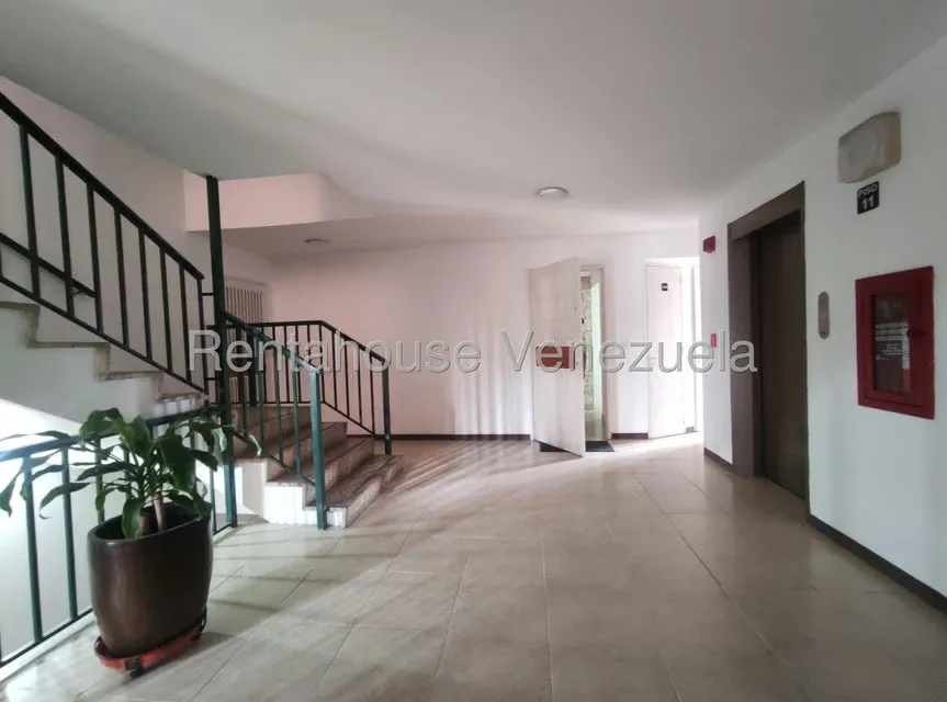 Apartamento (1 Nivel) en Venta en Prados del Este, Distrito Metropolitano - 4