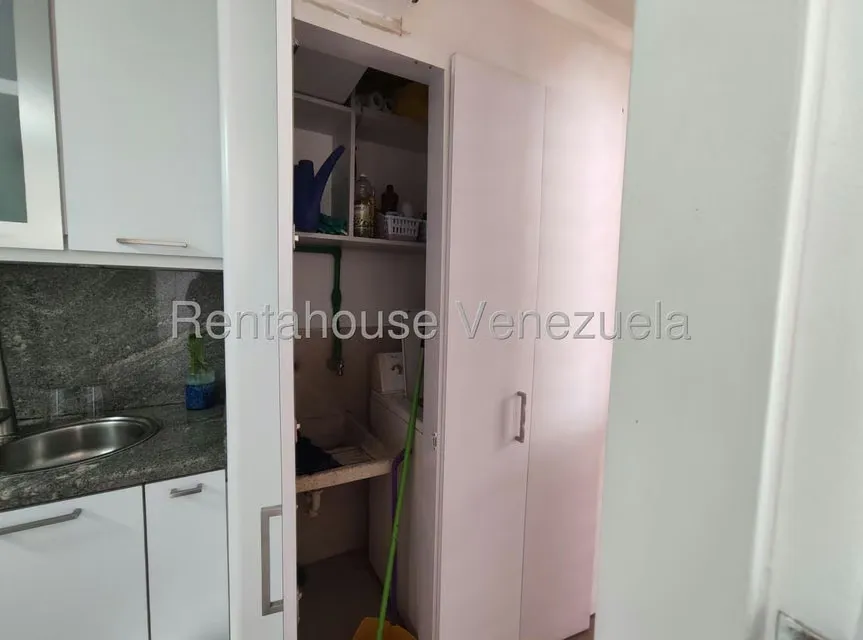 Apartamento (1 Nivel) en Venta en Prados del Este, Distrito Metropolitano - 32