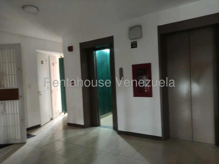 Apartamento (1 Nivel) en Venta en Prados del Este, Distrito Metropolitano - 5