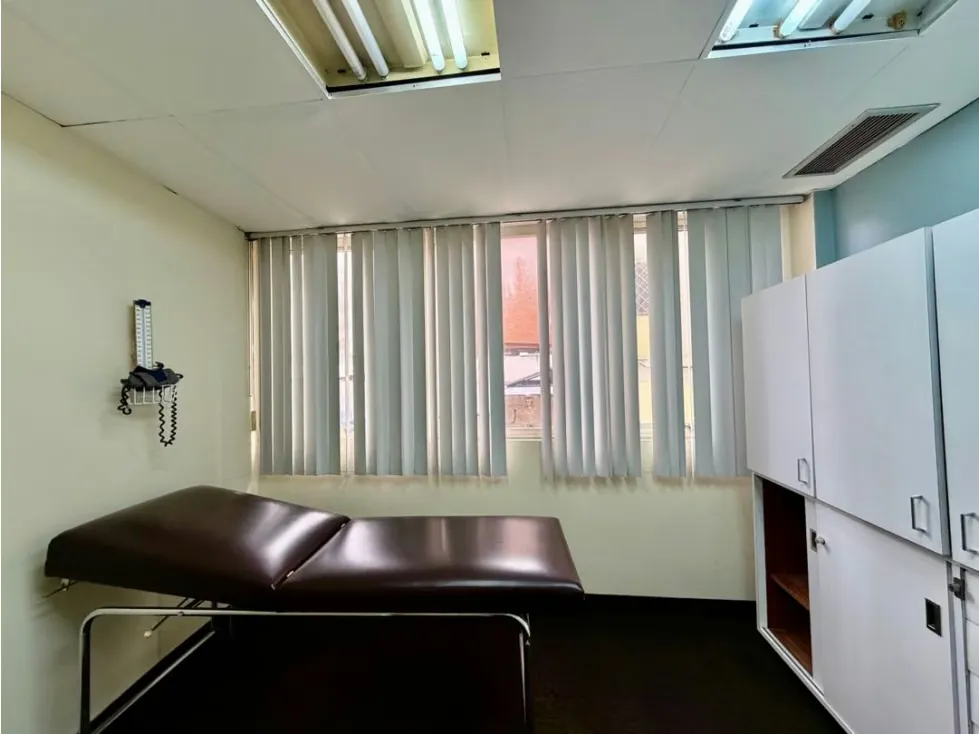 Se vende consultorio 92m2 San Bernardino - 6