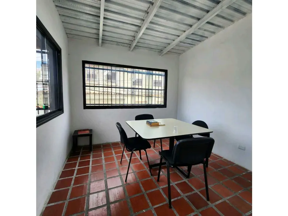 Alquilo local para depósito 250m2 Av. Baralt 6675 - 2