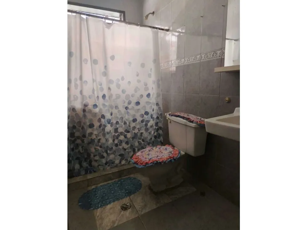 Alquilo local para depósito 250m2 Av. Baralt 6675 - 11