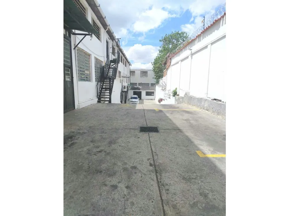 Alquilo local para depósito 250m2 Av. Baralt 6675 - 9