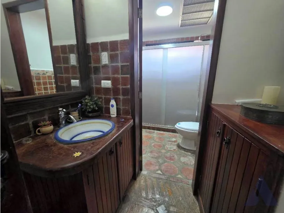 Vendo casa de una planta y jardin en calle cerrada 420m2 Guaparo 2641 - 12