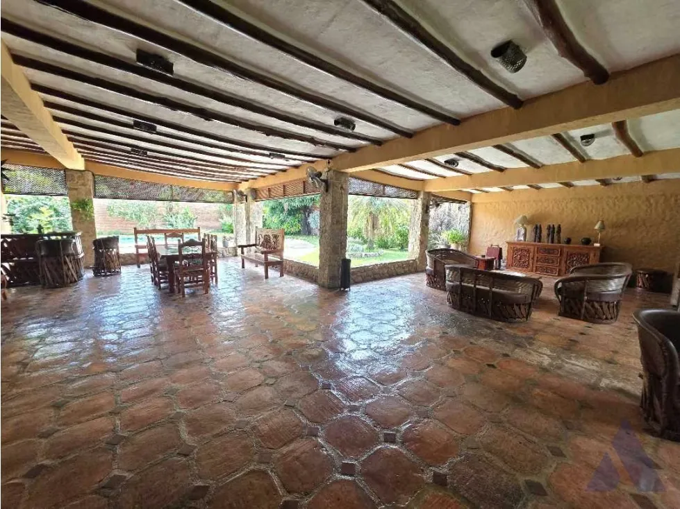 Vendo casa de una planta y jardin en calle cerrada 420m2 Guaparo 2641 - 17