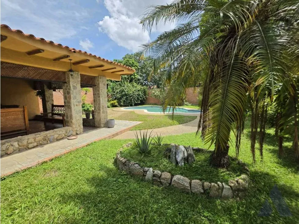 Vendo casa de una planta y jardin en calle cerrada 420m2 Guaparo 2641 - 3