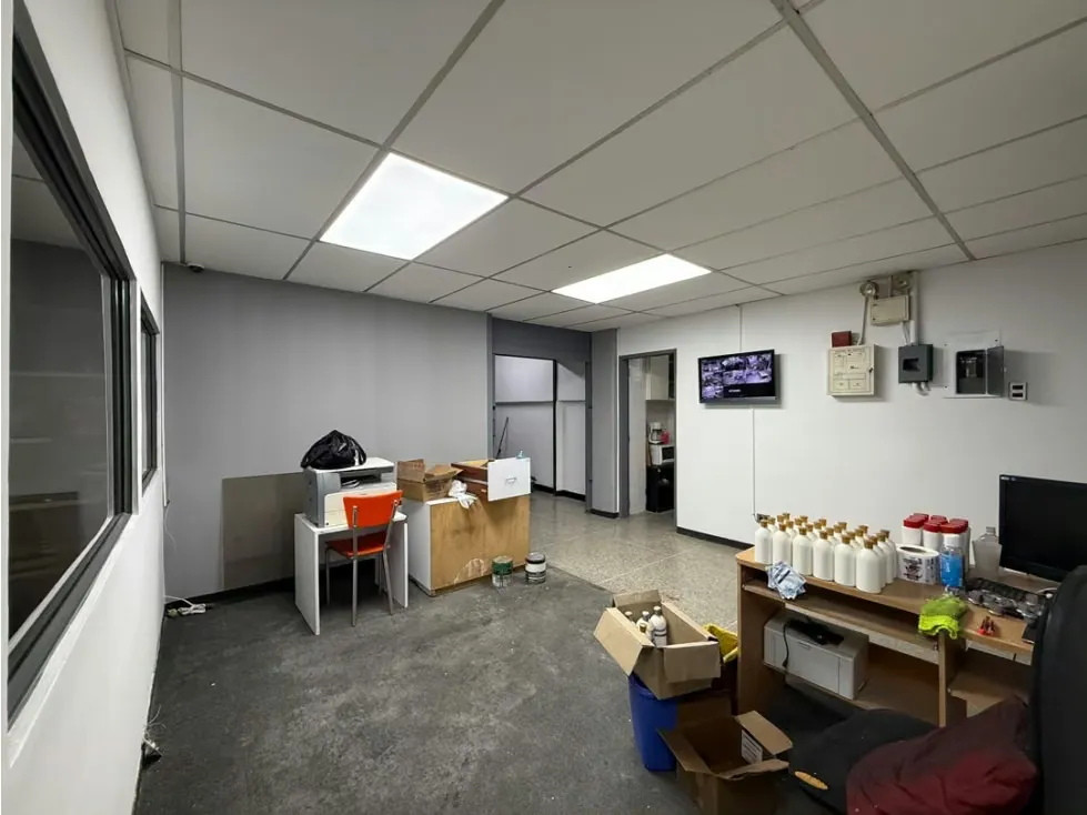 Se vende/alquila Galpon 220m² La Urbina - 5