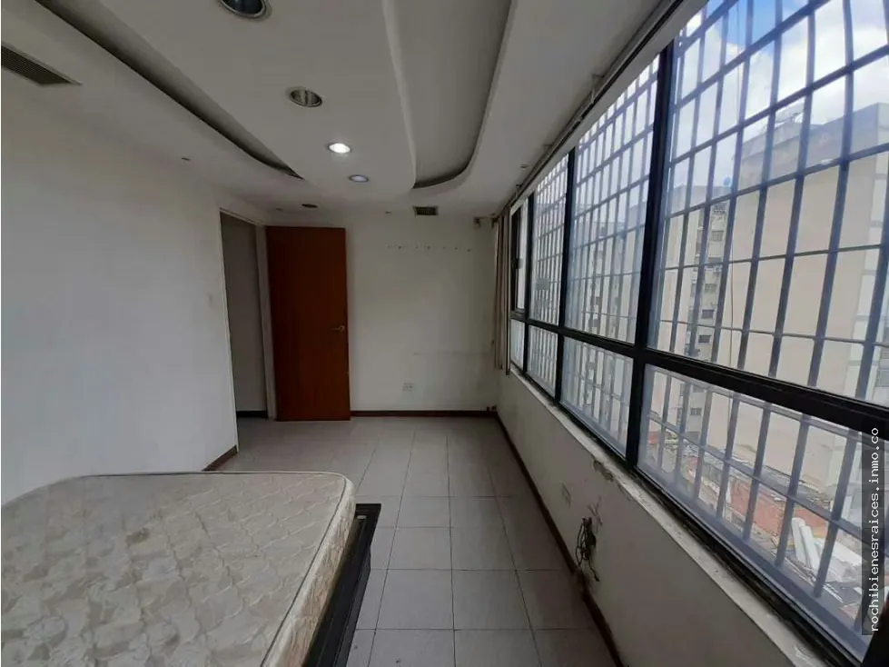 OFICINA ACONDICIONADA COMO VIVIENDA EN LA AV BARALT - 12