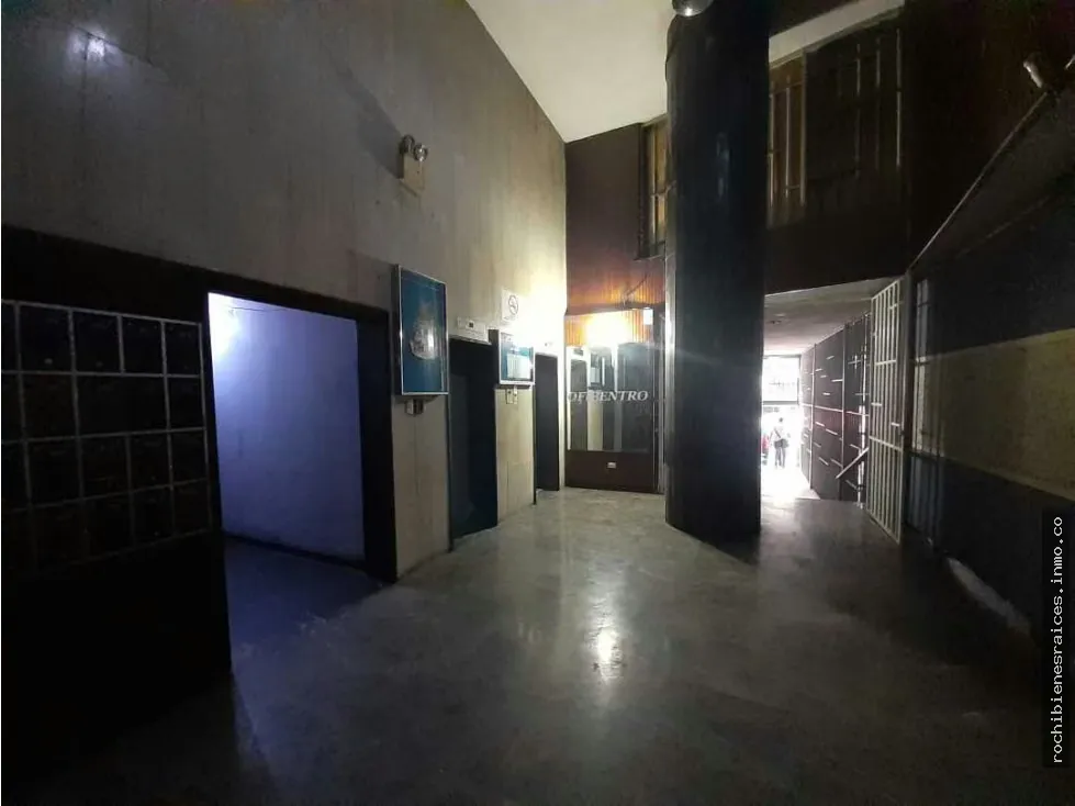 OFICINA ACONDICIONADA COMO VIVIENDA EN LA AV BARALT - 18