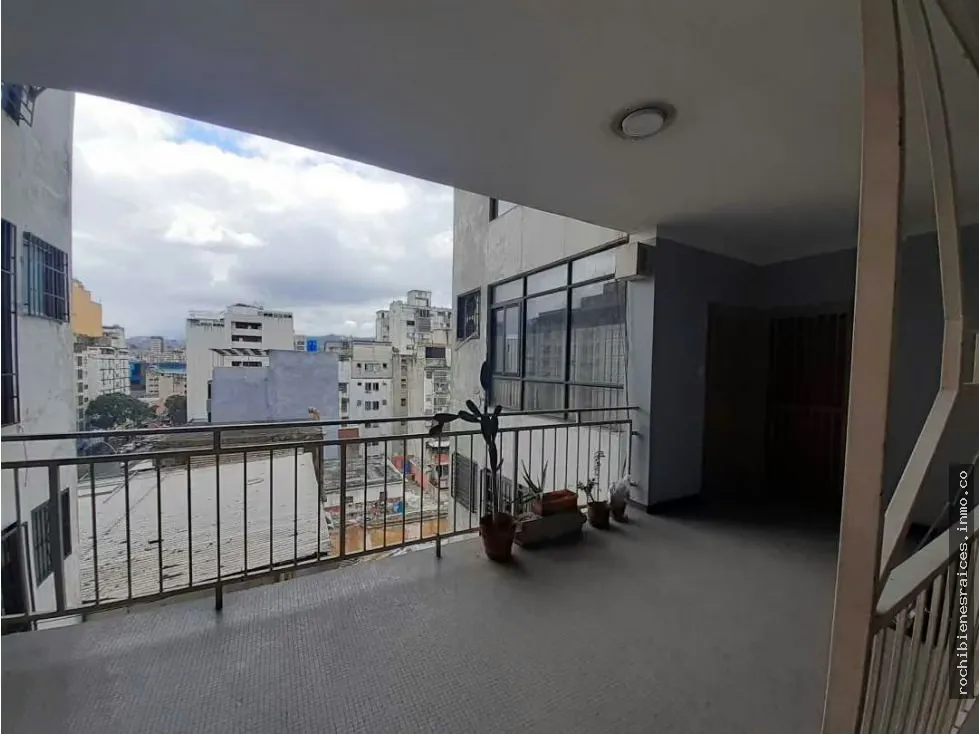 OFICINA ACONDICIONADA COMO VIVIENDA EN LA AV BARALT - 5