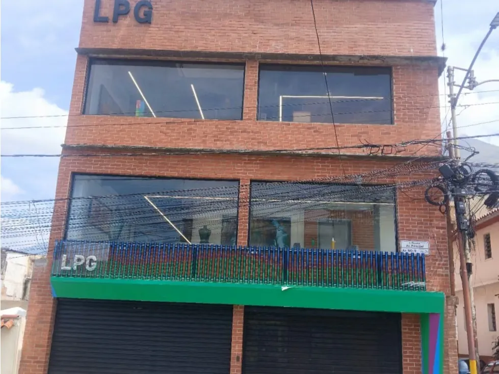 VENTA DE EDIFICIO DE 4 PISOS, 870,72 M2 URB. LOS CHORROS (RR)