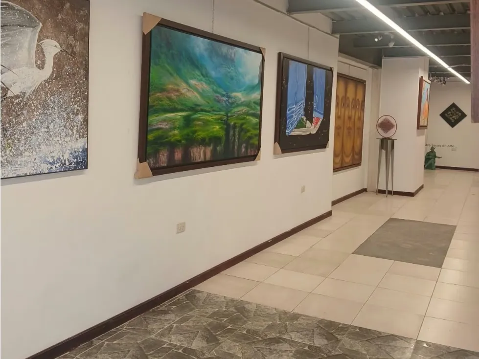 VENTA DE EDIFICIO DE 4 PISOS, 870,72 M2 URB. LOS CHORROS (RR) - 12