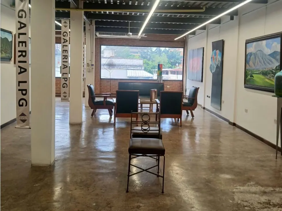 VENTA DE EDIFICIO DE 4 PISOS, 870,72 M2 URB. LOS CHORROS (RR) - 16
