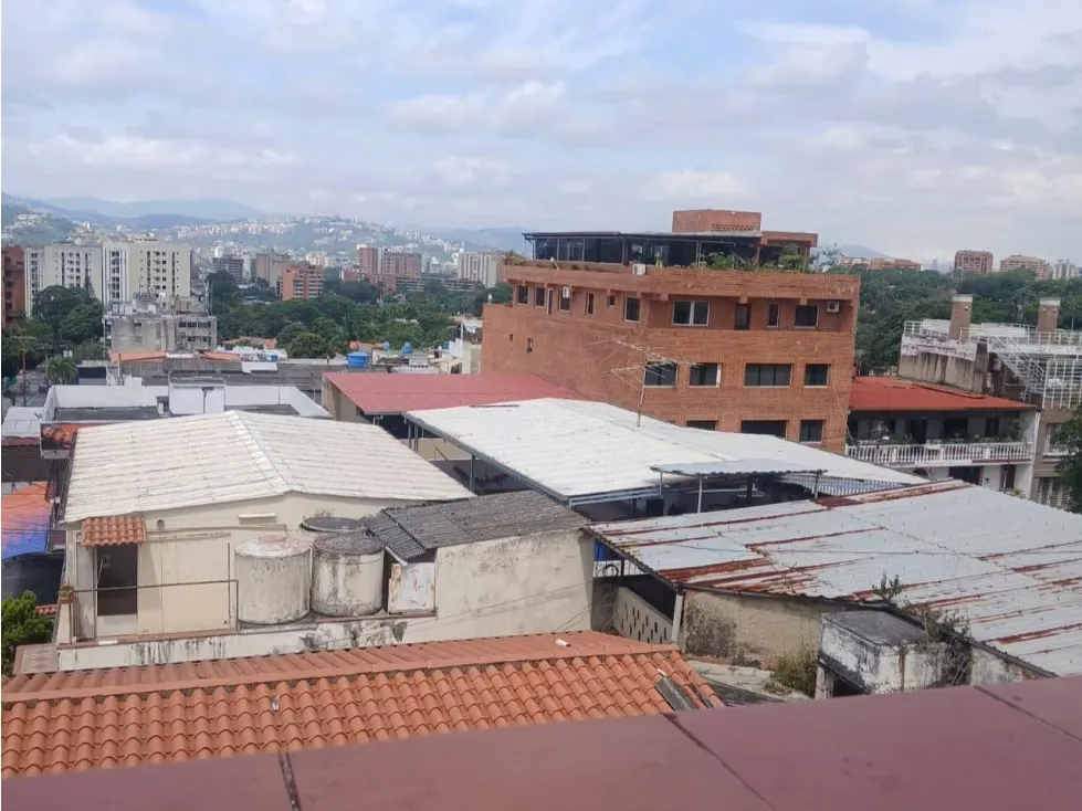 VENTA DE EDIFICIO DE 4 PISOS, 870,72 M2 URB. LOS CHORROS (RR) - 20