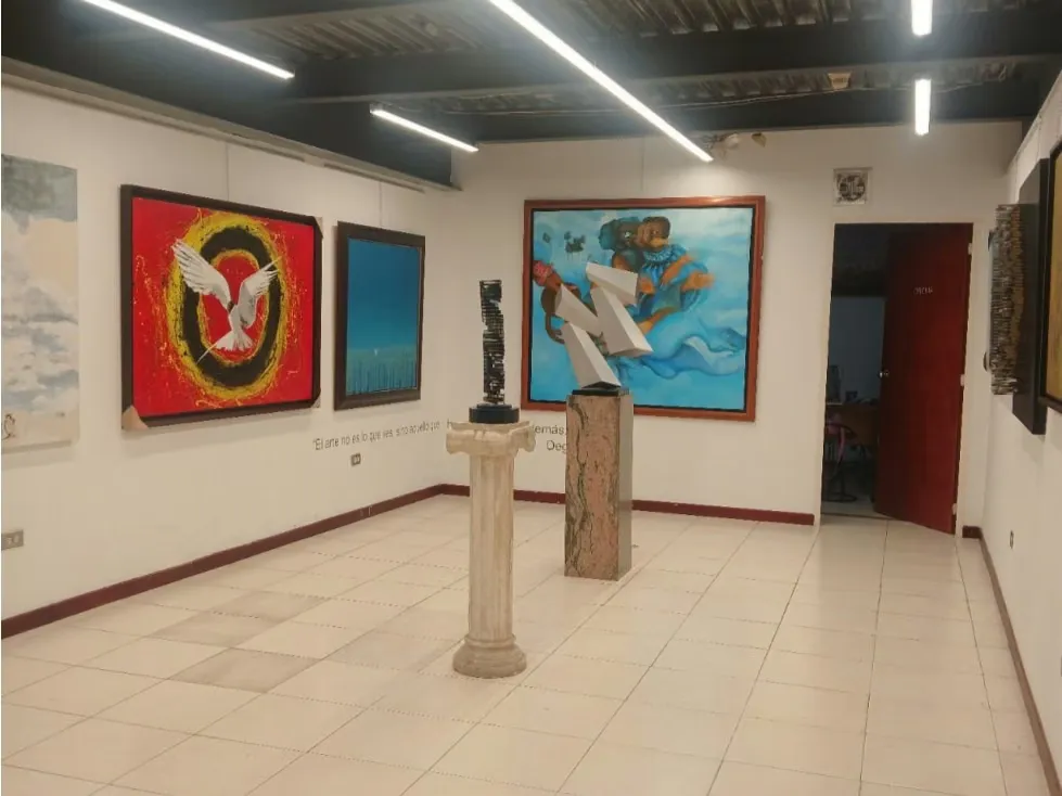 VENTA DE EDIFICIO DE 4 PISOS, 870,72 M2 URB. LOS CHORROS (RR) - 3