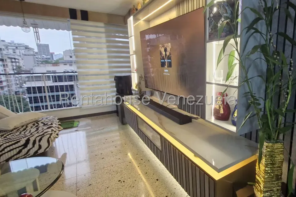 Apartamento (1 Nivel) en Venta en Los Palos Grandes, Distrito Metropolitano - 2