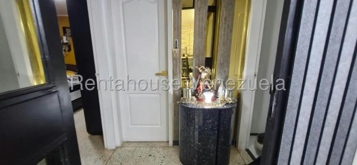Apartamento (1 Nivel) en Venta en Los Palos Grandes, Distrito Metropolitano - 40