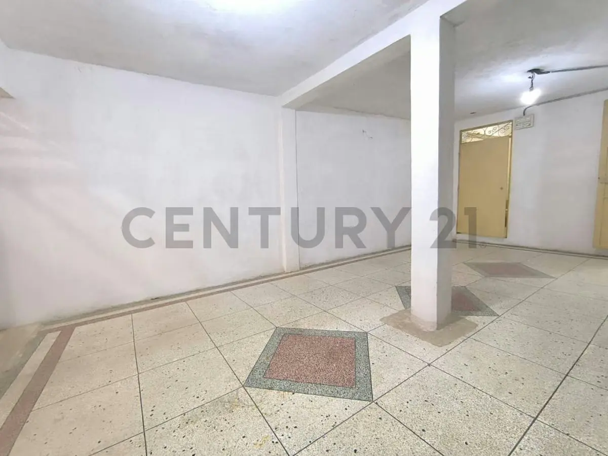 Local comercial casco central de Barcelona - 4