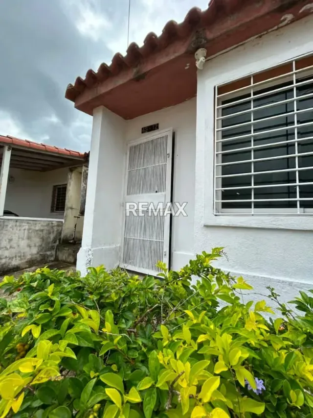 PROPIEDAD EN VENTA: URB. VILLAS DE YARA - 13