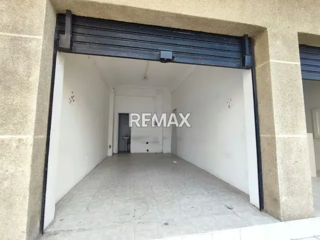 VENDE LOCAL COMERCIAL EN TUCACAS DE 40M2 EN PLENO CASCO CENTRAL