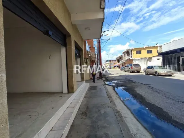 VENDE LOCAL COMERCIAL EN TUCACAS DE 40M2 EN PLENO CASCO CENTRAL - 11