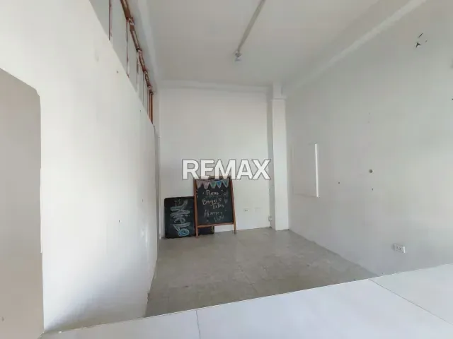 VENDE LOCAL COMERCIAL EN TUCACAS DE 40M2 EN PLENO CASCO CENTRAL - 5