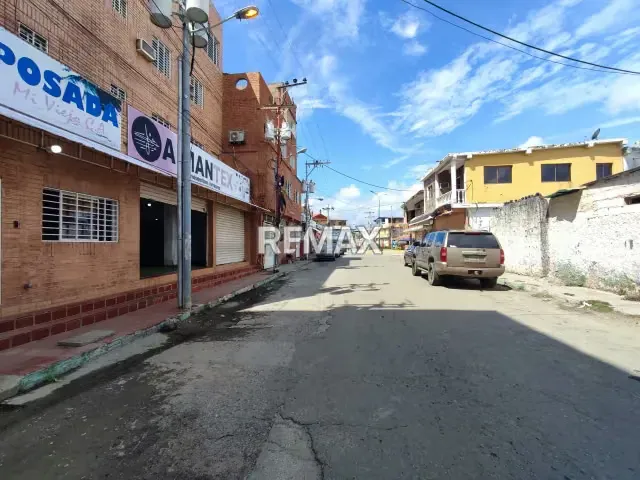 VENDE LOCAL COMERCIAL EN TUCACAS DE 40M2 EN PLENO CASCO CENTRAL - 7