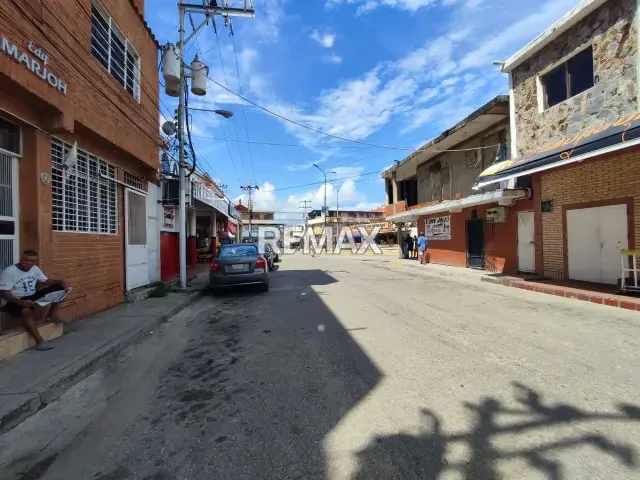 VENDE LOCAL COMERCIAL EN TUCACAS DE 40M2 EN PLENO CASCO CENTRAL - 8