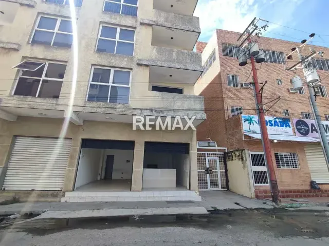 VENDE LOCAL COMERCIAL EN TUCACAS DE 40M2 EN PLENO CASCO CENTRAL - 10