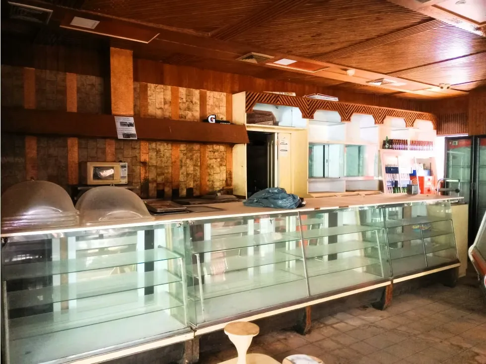 LOCAL EN VENTA EN MACARACUAY CON 212 M2 2 baños y 1 P/E - 5