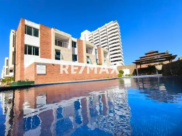 AMPLIO Y LUMINOSO TOWNHOUSE EN VENTA EN COSTA AZUL, ISLA DE MARGARITA