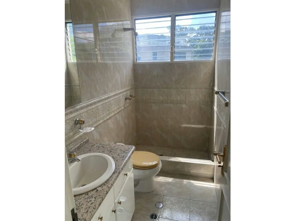 Vendo penthouse 450m2 10h/9b/5p Urbanización Miranda 8432 - 14