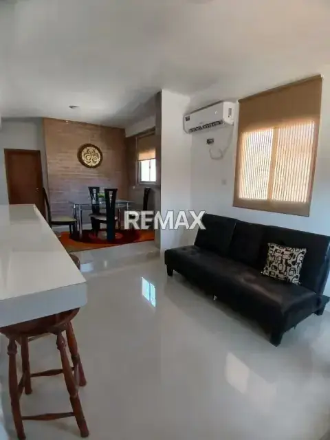ACOGEDORA CASA TIPO ESTUDIO