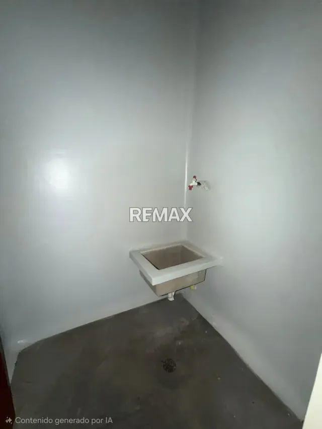 Edificio en alquiler con local, apartamento y estacionamiento en alquiler antigua farmacia - 10