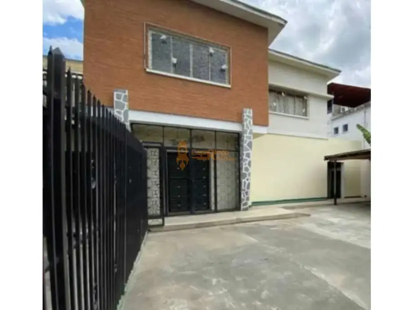 En Venta Casa con Zonificación Comercial en El Paraiso
