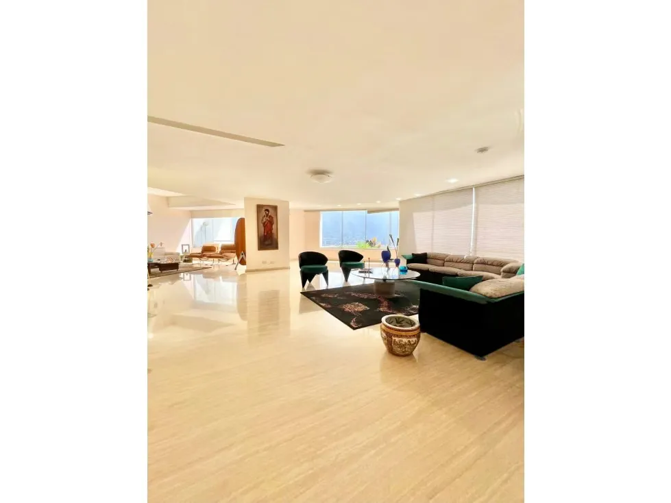 Apartamento PH en Venta en Colinas de Valle Arriba 3H+S/ 5B/ 5P/ 3M