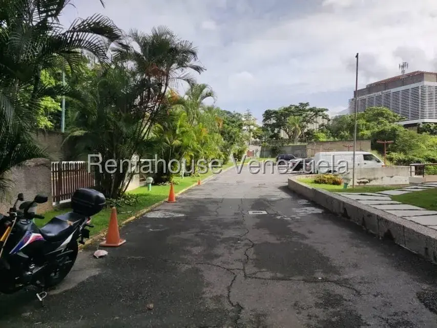 Apartamento (1 Nivel) en Venta en Los Samanes, Distrito Metropolitano - 2